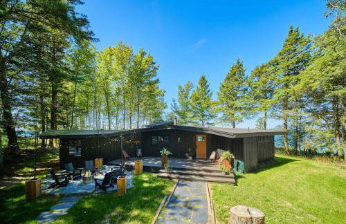 TreeTops of Lake Michigan Beach Front and Spa Family Home - Foto 1
