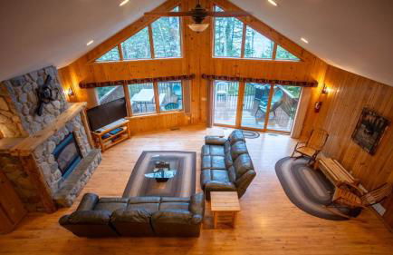 Spacious 6Bedroom Cabin Style Home - Sleeps 18 - Near Birch Lake - Timber Bay - Parking - CB13 - Foto 1