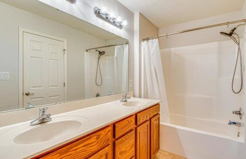 Close to Main Street Townhome in Zionsville - Foto 16