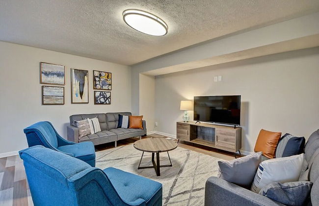 Spacious 6BR/3BA House w/ Parking! Sleeps 20! - Foto 52