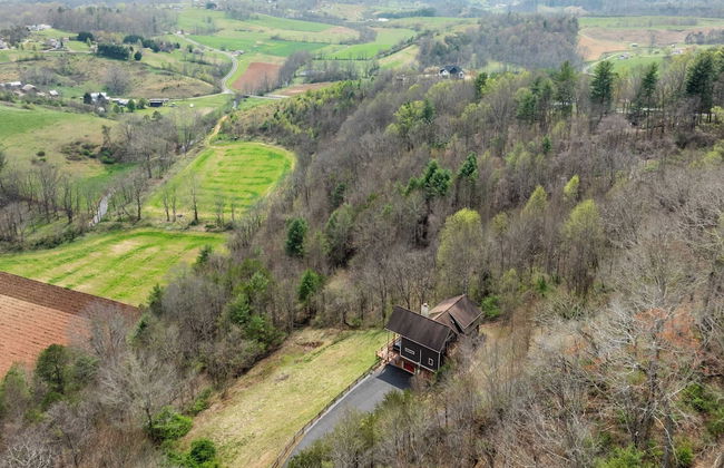 Private Retreat w/ Hot Tub, Amazing Views, Game Room Silver Spoon by Avantstay - Foto 11