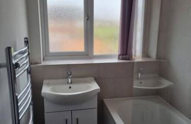 5 bedroom house - Cheshire Oaks - Photo 13