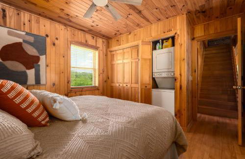 Pet Friendly NC Cabin with Views & Hot Tub - Foto 16