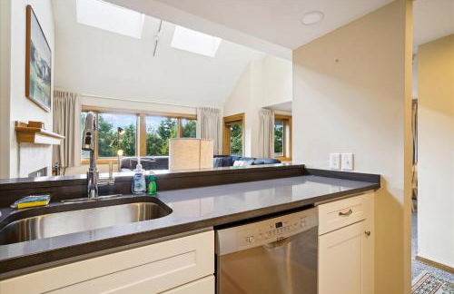 Highridge B20 Spectacular Top Floor Two Bedroom with Loft Condo with Scenic Views and Sports Center - Foto 72