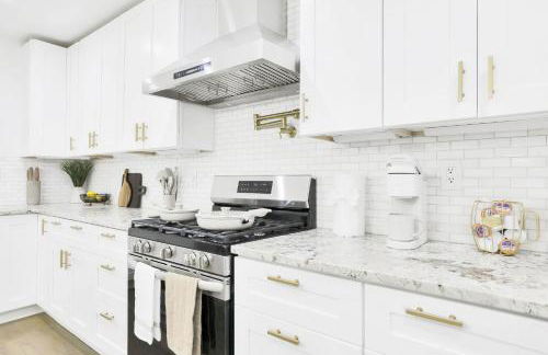 Luxury 7BR Buckhead Oasis w Pool Gameroom Firepit - Foto 91