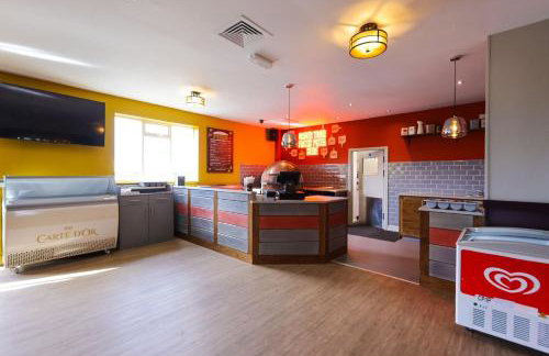 Space for 8, by the Beach with Pool and Entertainment - Foto 31