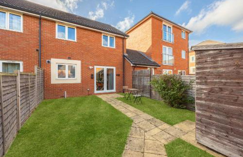 Hunsbury House - Excellent Location - Free Parking, Self-Check-In, SkyTV and Fast Wifi by Yoko Property - Foto 28