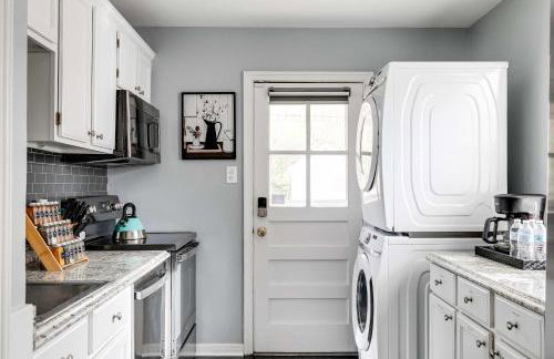 The Cozy Bungalow free parking fully fenced backyard - Foto 18