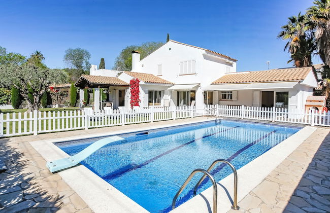 Just 10 Minutes From Sitges, House With Private Garden and Pool- - Foto 38