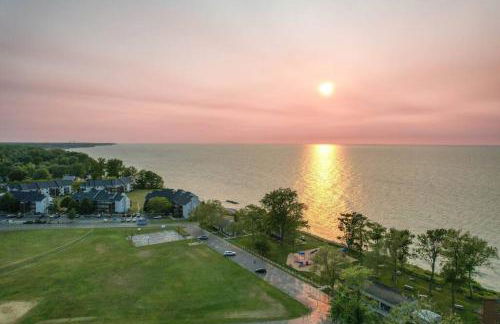 Charming Lakeview Cabin Near Geneva-On-The-Lake! - Foto 26