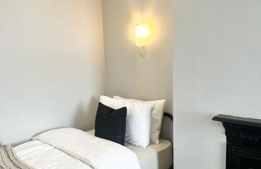 Large 5-Bedroom House in Salford-Free Parking-Sleeps 10 - Foto 18