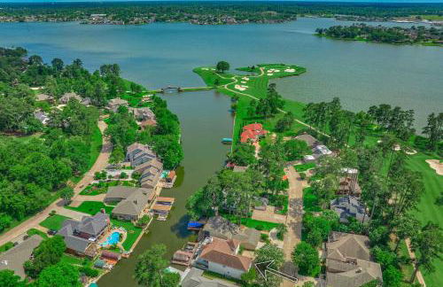 Dock and Outdoor Entertainment Home on Lake Conroe - Photo 2