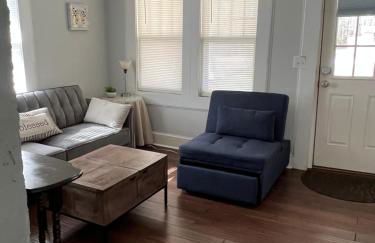 Getaway Country Cottage -Entire House w/ Fireplace - Foto 13