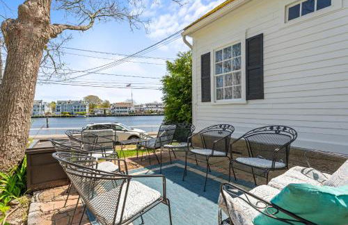 Mystic Riverfront Captain's Home - Foto 1