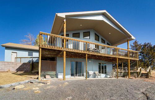 Deck with Lake Mac View! Spacious Family Retreat - Foto 26