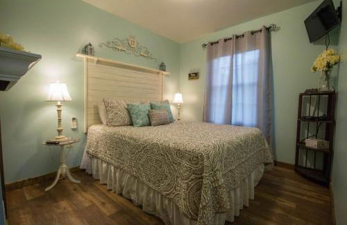 Heaven's Hideaway- perfect getaway near the river! - Photo 10