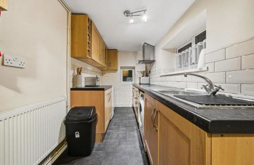 Knole Stylish 3BR House w Garden, Parking Near Cribbs and M5 by AltoLuxo Short Lets & Serviced Accommodation - Foto 8