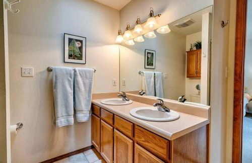 Skyline Stargazing Cabin with hot tub - Photo 17