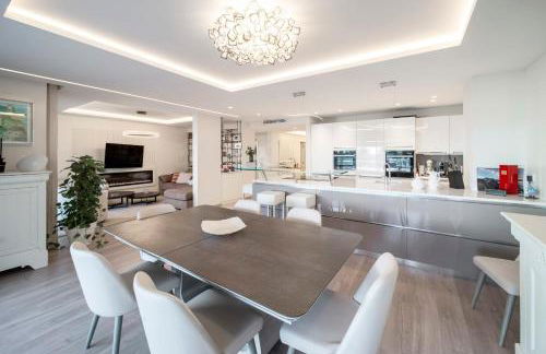 REF 1924 - Cannes Croisette - Sea view apartment for rent - Photo 3