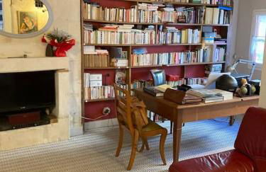 La Maison du Donjon - Gites de 8 personnes, parking privé avec jardin terrasse - Foto 3