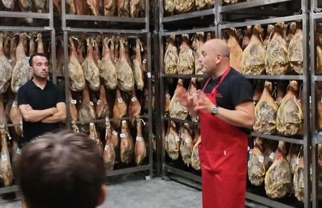 Visite d'un séchoir à jambons avec dégustation - Photo 1