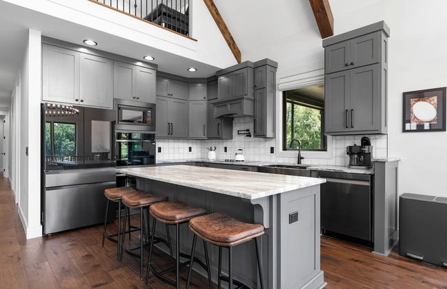 Gray Fox Lodge by Avantstay Waterslide Pool Theater Sleeps 23 - Foto 29