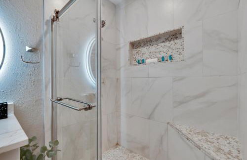 Cozy Bungalow Central Location Near Downtown - Foto 11