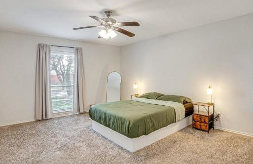 DFW Home Base! Quiet Suburb Stay with Yard - Foto 16