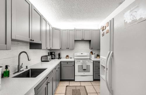 Tropical Retreat with Beach Resort Amenities - Foto 3