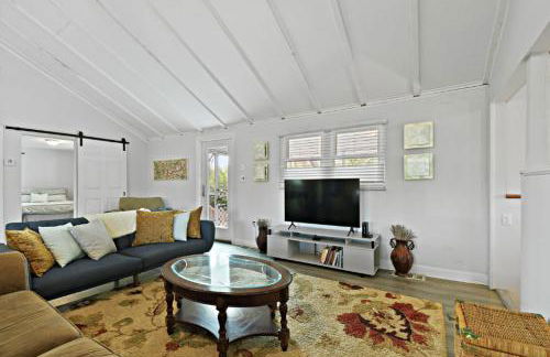 Spacious Retreat Fenced Yard Screened Deck - Photo 28