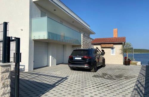 Villa Maritime - Exklusive Strandvilla mit beheiztem Pool, Grillhütte & Meerblick bei Zadar - Foto 17