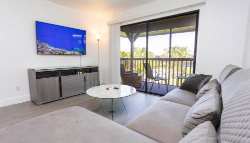 Bass & Sun Condominium 2/2 Bedroom - Photo 4