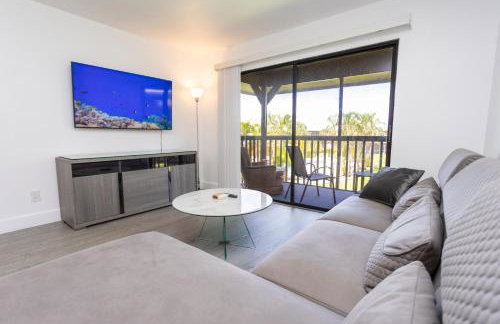 Bass & Sun Condominium 2/2 Bedroom - Photo 4
