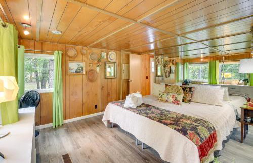 Waterfront Royal Home with Dock and Patio! - Foto 12