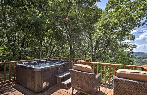 A Scenic View Lodge in Ozarks with Views and Hot Tub - Foto 2