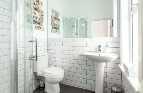 Park House - Large 3 Bedroom Victorian House, 10 Mins from Manchester - Foto 8