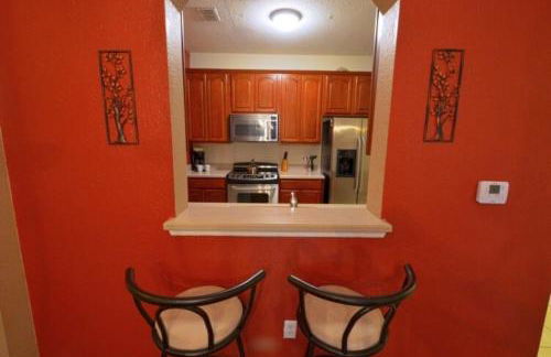 2 Bedroom private lakeview by Conference Center and Epic Universe walking distance - Foto 16