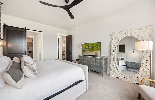 Upscale Waterfront Estate With Mountain Sunset Views - Foto 10