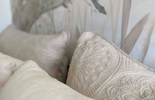 Romantic Bedroom With Mountain View Near Central - Photo 2