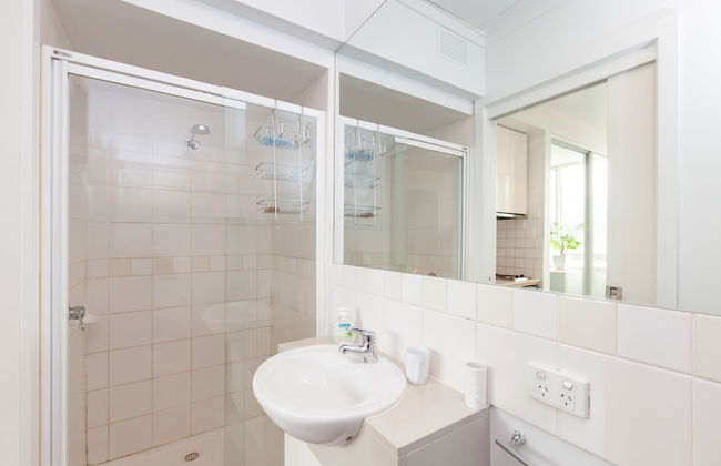 HENRIETTA, Carlton Studio Apartment - Photo 14