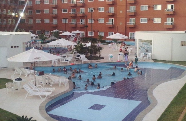 Frente ao Parque da Lagoa Quente, Apto particular com varanda e vista piscinas, com tela de proteção - Foto 28