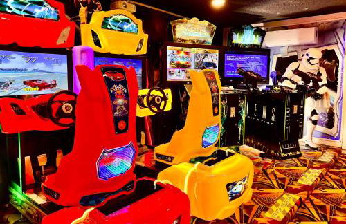 Amazing Star Wars Villa with Arcade & Theater, Private Pool, 3 King, Near Disney - Photo 13