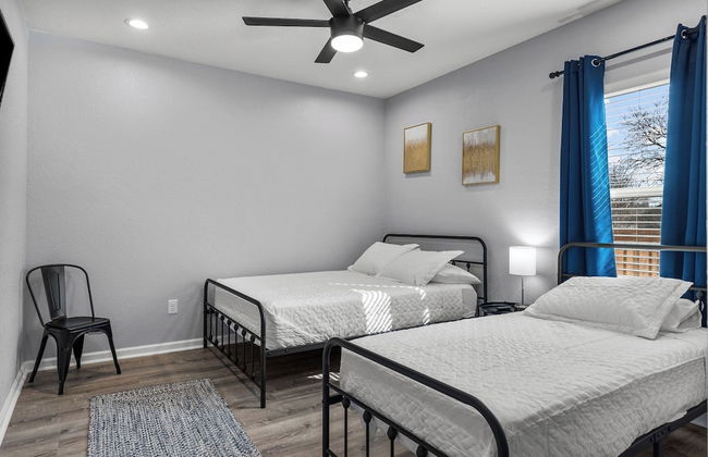 Retreat to a Brand-new Downtown Home 4br/3ba! - Photo 4