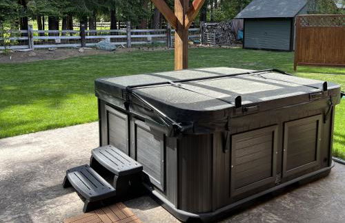 Mountain Retreat with Hot Tub, Game Room and Yard home - Foto 3