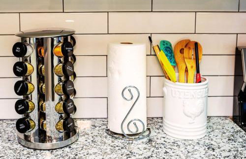 Cozy & Modern 5BR Smart Home with Yard and BBQ - Foto 30