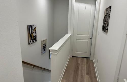 Modern 2 Bedroom All-En-Suite Near Downtown with EV Socket - Photo 23