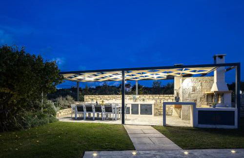 Villa Aris: A Serene Experience, 3BRs, Pool & Bbq - Photo 140