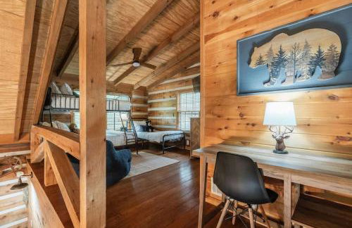 Modern Cabin with Luxury Gym, Firepit + Game Room! - Foto 53