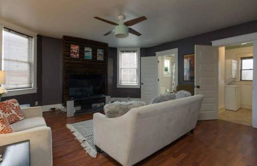 Historic Pet-Friendly Stay Near Broadway w Fire Pit - Foto 18