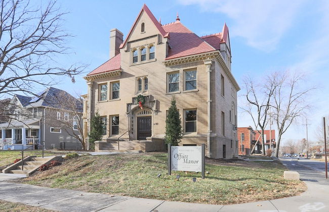 Offutt Manor - Photo 1